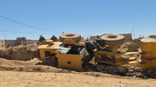 انقلاب جرافة بتجزئة الكويز بالسمارة واستنفار للسلطات المحلية والأمنية..