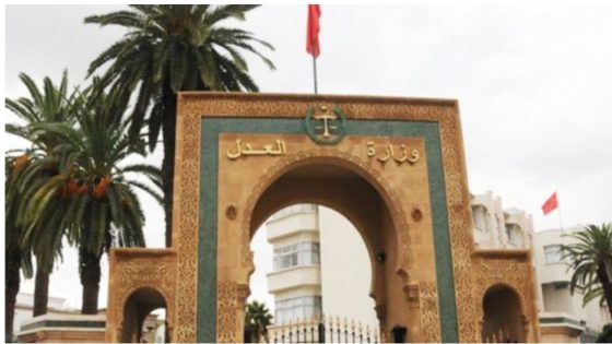 وزارة العدل تنبه من رسالة احتيالية تنتحل صفتها وتدعو إلى أداء غرامات مخالفات السير عبر موقع إلكتروني مشبوه