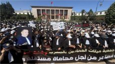 المحامون يطالبون بسحب مشروع قانون المهنة في وقفة حاشدة بالرباط…