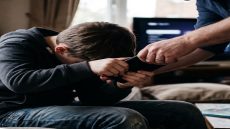 الى الأباء والأمهات .. كم ساعة يقضيها أطفالكم أمام الشاشات خلال العطلة الصيفية …