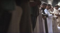 75 يورو لإقامة الصلاة الجنازة .. مسجد بفرنسا يحيي جدل ” التجارة بالدين ” …
