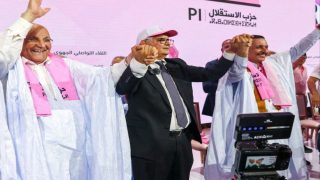 أمام أكثر من 4500 من أنصار الإستقلال بالداخلة .. ” بركة ” يرفع سقف الرسائل السياسية ويعلن أولوية الحكم الذاتي …
