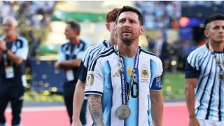 النجم الأرجنتيني ليونيل ميسي يعلن اعتزال اللعب دولياً