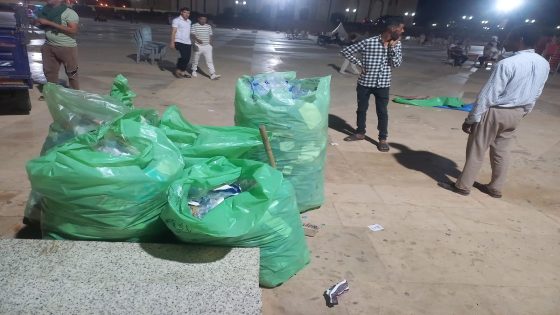 بعد مهرجانهم الخطابي.. استقلاليو السمارة ينخرطون في تنظيف ساحة المهرجان