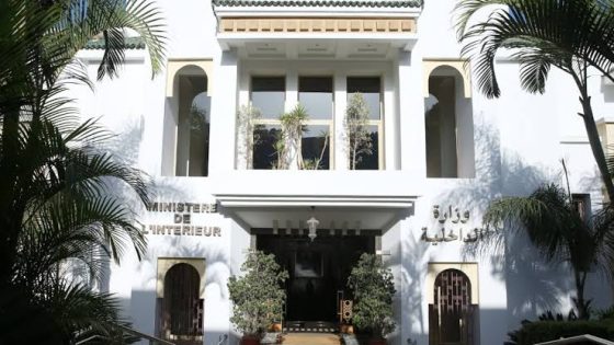 يمكن للناخبين التعرف على مكاتب التصويت المخصصة لهم عن طريق الرقم المجاني 2727 وموقع ww.listeselectorales.ma وتحميل تطبيق MonBV (بلاغ تذكيري لوزير الداخلية)